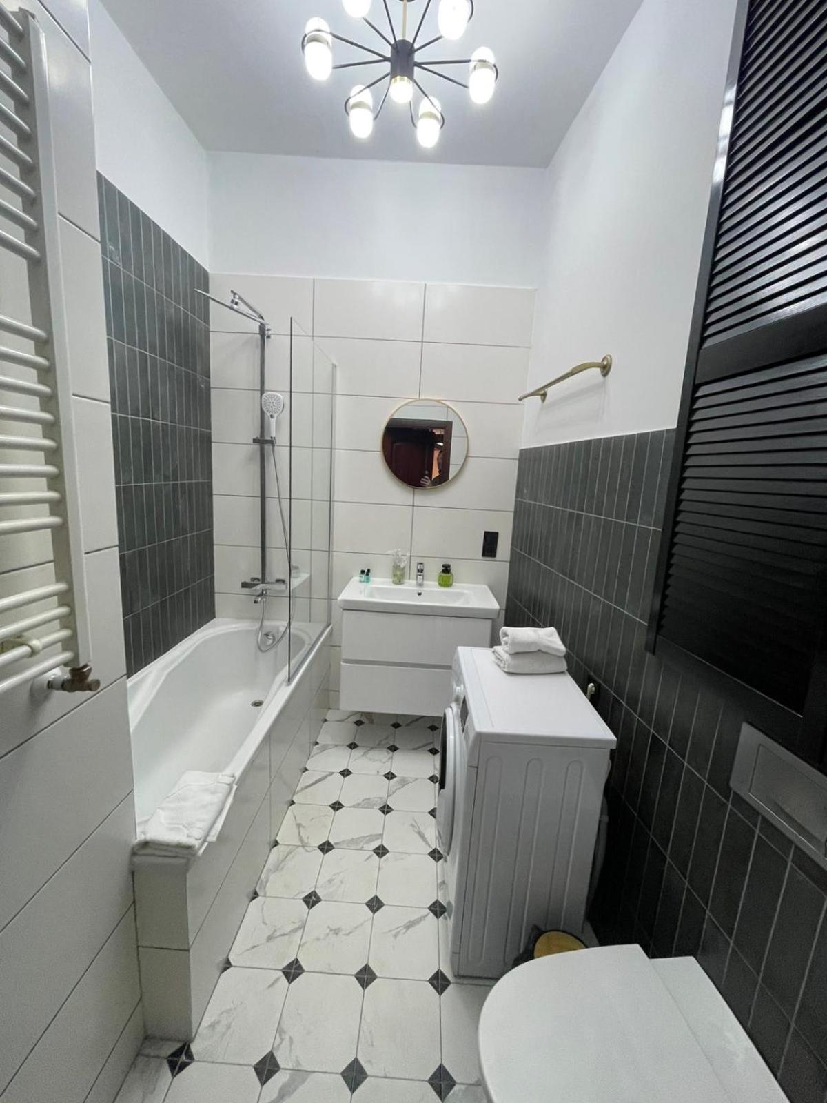 Tut Staroevreyska With Terrace Apartment Лвив Екстериор снимка